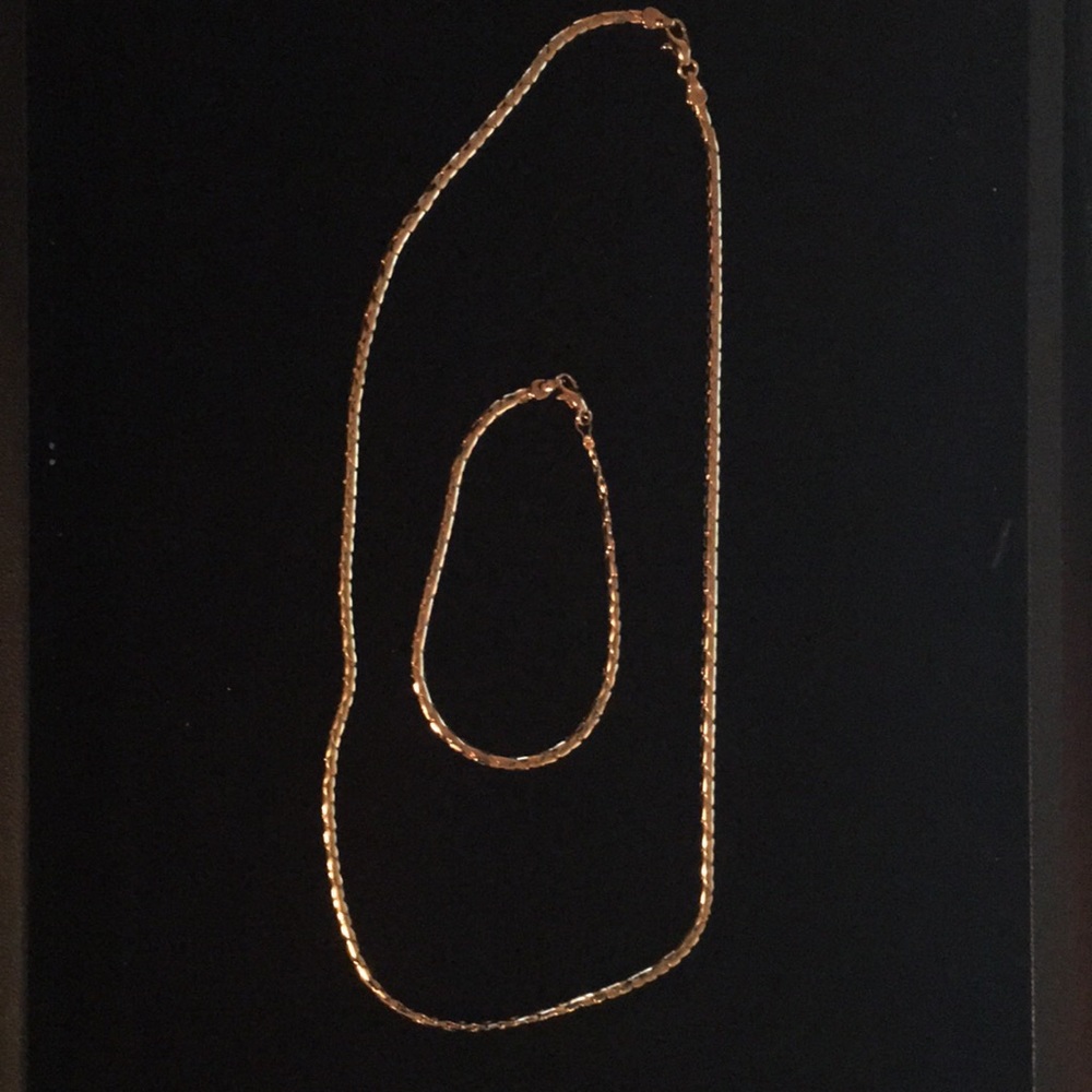 Beautiful Gold Necklace and Matching Bracelet